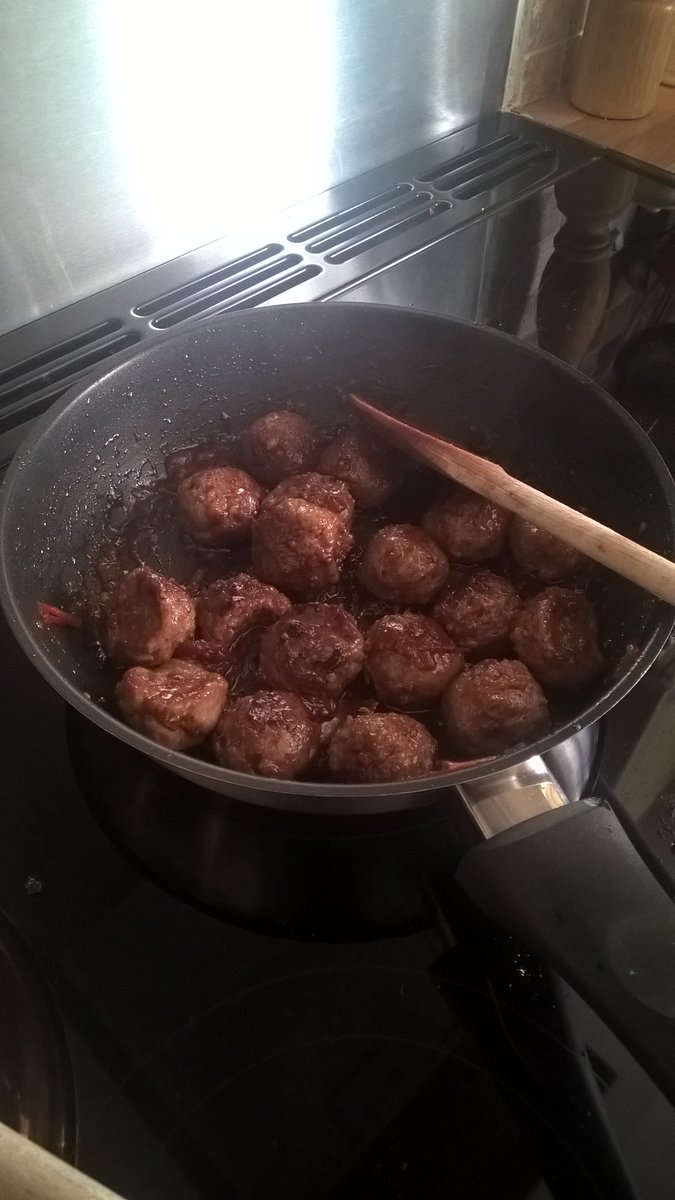 Smoked chilli and garlic jam from <a href="/BowlandSmoked/">Bowland Smokehouse</a> with meatballs, lovely and sticky!