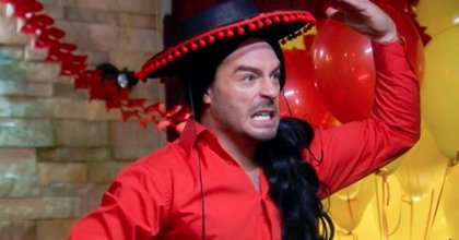 Lucas y Vale se hacen pasar por bailaores flamencos. tlmdo.co/2nA7ZEx <a href="/espinosajuanpa/">Juan Pablo Espinosa</a> <a href="/angelicavale/">Angelica Vale</a>