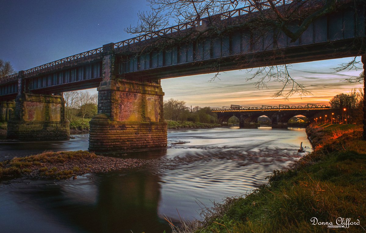 donnalclifford's tweet photo. River Ribble after sunset from Avenham Park #ThePhotoHour  @SnapYourWorld #picoftheday #photography https://t.co/Cg8TB90qKl