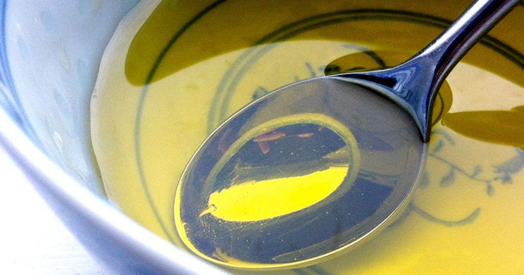 risasinmas's tweet photo. Este aceite previene de la pérdida del cabello y hace que vuelva a crecer el pelo de las cejas https://t.co/lBEpC8eQRW https://t.co/nfB9rSUJxU