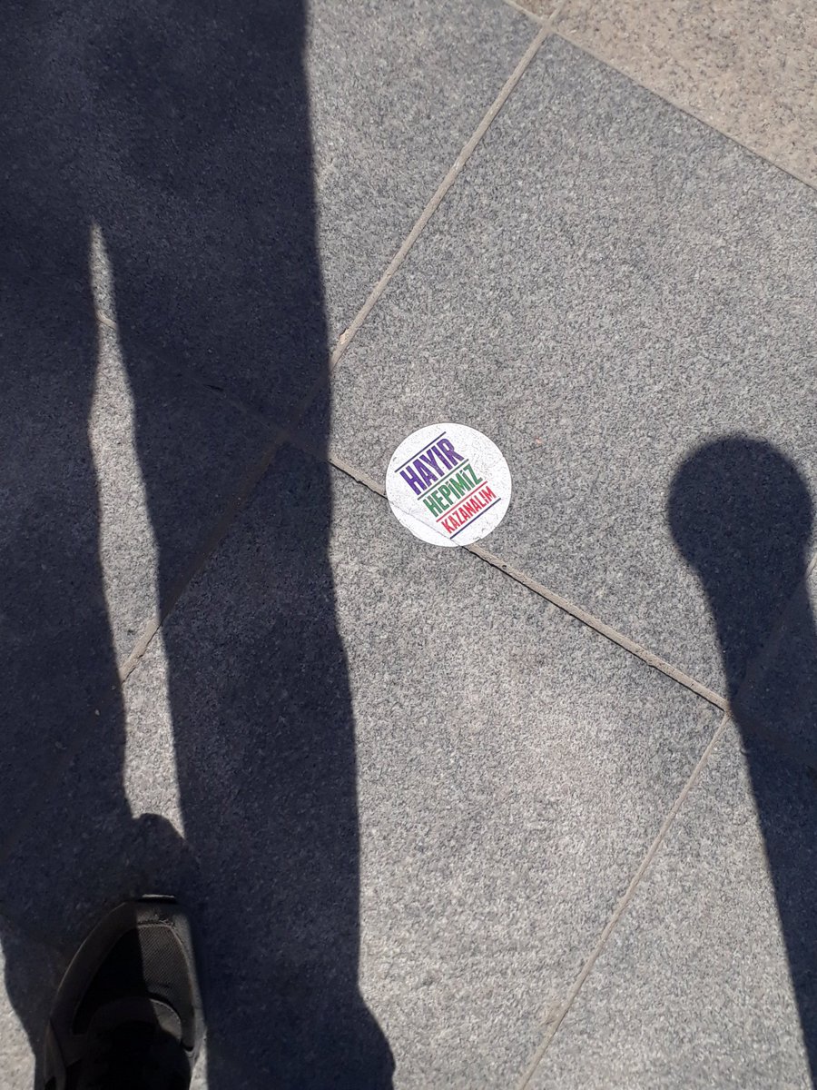 Hayir eller altında 13 nisanda olacak şey  bu ayakaltinda olacak😀😀😀😀