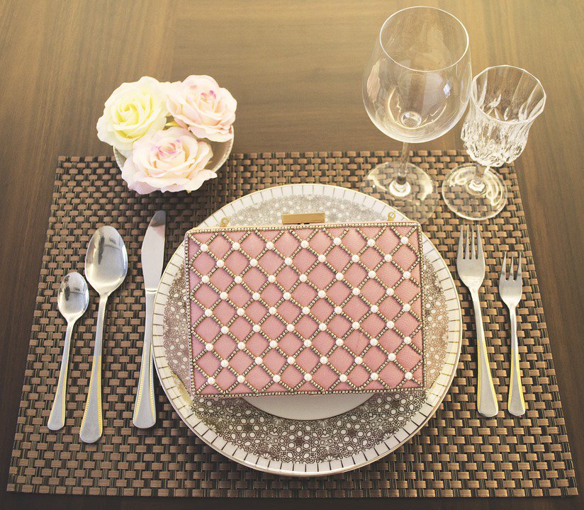 Ten en cuenta estos tips para dar con el bolso de invitada perfecto para ti https://t.co/6tEHzB6kWj Vía: @enfemenino 💼 💁 https://t.co/i4ogQtP9a0