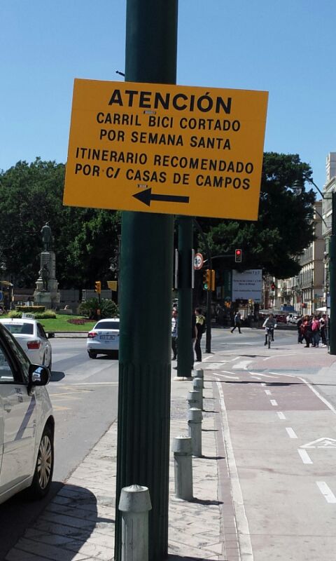 Ruedasredondas's tweet photo. Así señala @malaga el corte de un carril bici inexistente desde hace mas de un año por las obras de @metroMalaga https://t.co/pldwZwDTRq