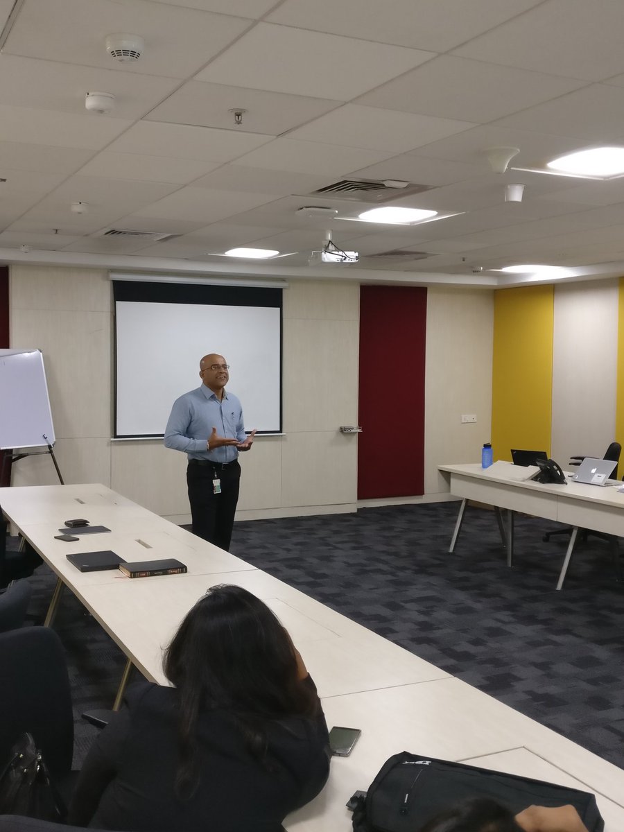 bbose88's tweet image. Amazing group of #ibmisaeps interns joining us this summer. @umeshvk sharing his sales mantra to budding sellers..