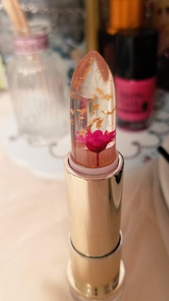 現役jk 兎味ペロリナ 食べれる口紅もあるんやで