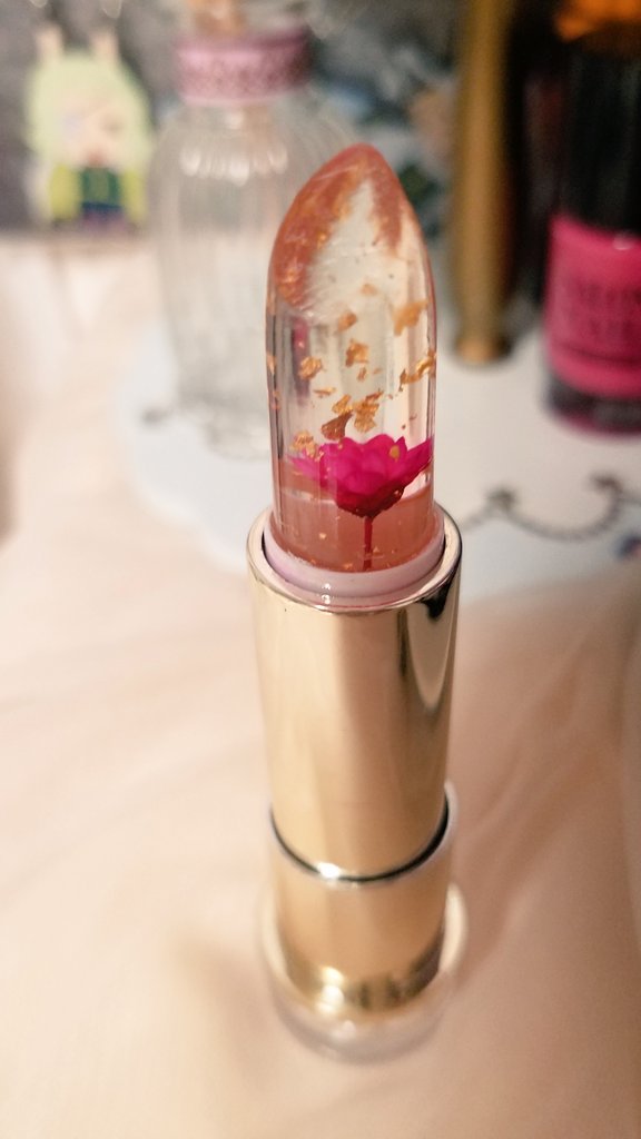 現役jk 兎味ペロリナ 食べれる口紅もあるんやで