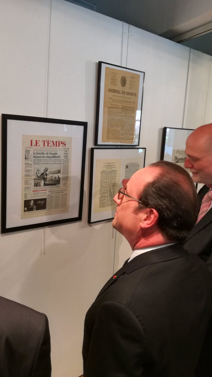 Elysee's tweet photo. Le président @fhollande visite l'exposition "la presse en liberté" à l' @UNESCO_fr https://t.co/bASq7YowVR