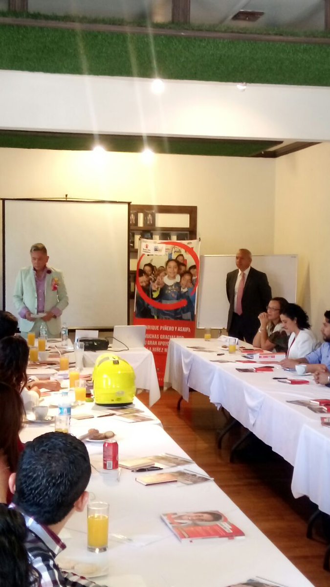 SaveChildrenMx's tweet photo. Enrique Piñero, experto en liderazgo, dirección y motivación, en una charla realizada en alianza con ASJUFI https://t.co/qagT4dZspl