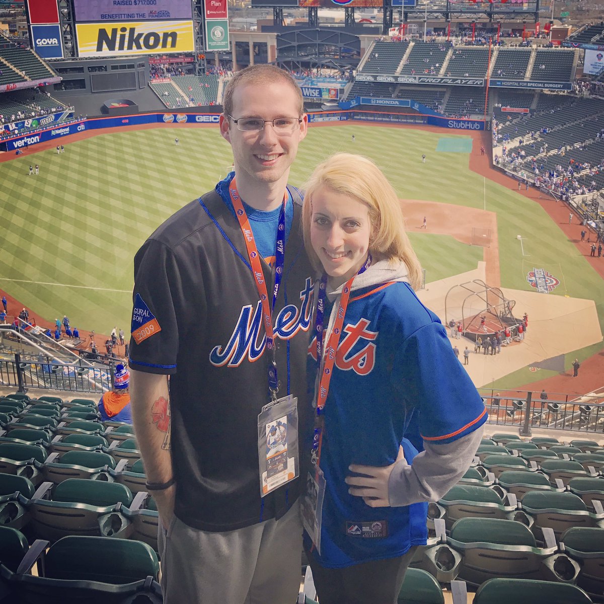 hmills00's tweet photo. OPENING DAY! Let's Go Mets! ⚾️🍎 #Mets #OpeningDay2017 #NikonMets https://t.co/RJWZPsbVCp