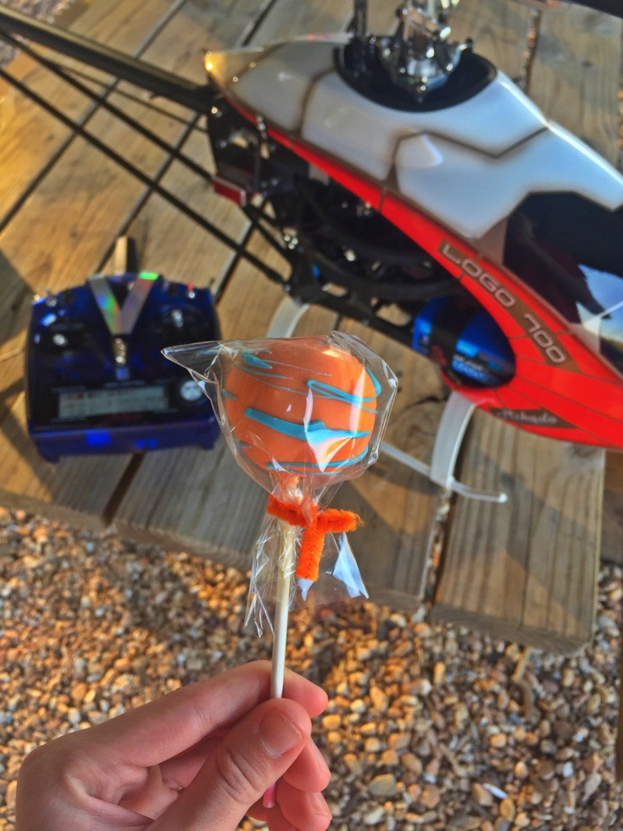 markp_1998's tweet image. Best snack ever 🙌🏼 #cakepop #rcheli #mikadousa