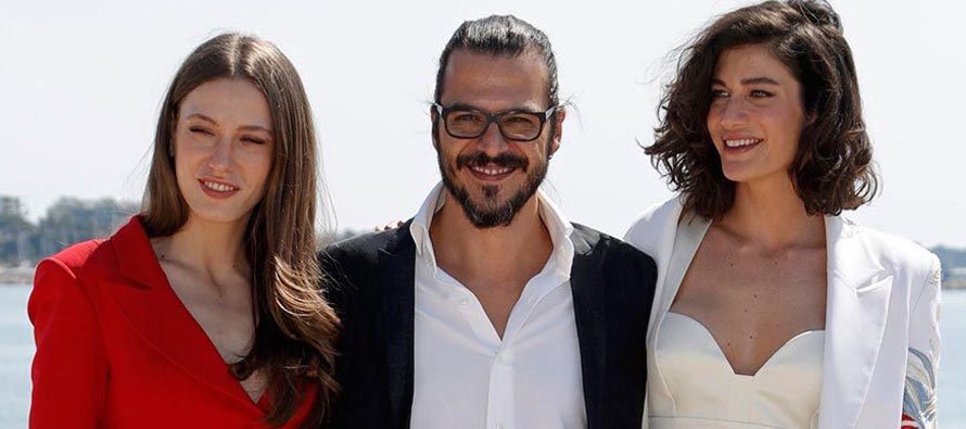 SSAlbanianFans's tweet photo. Serenay Sarikaya,Mehmet Gunsur,Berrak Tuzunatac  | Cannes #Phi https://t.co/iQho4yUjKI