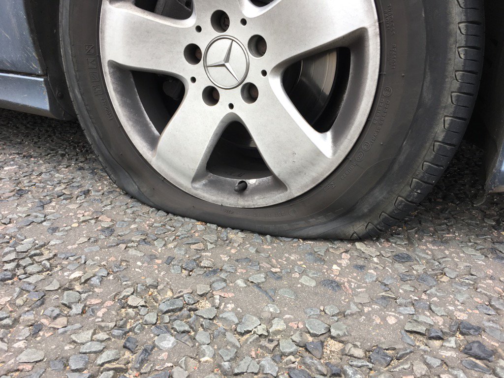 Friend or Foe Test. This happened today. 1 friend was passing &amp; stopped to help, the other rang to take the p*** 😂😂