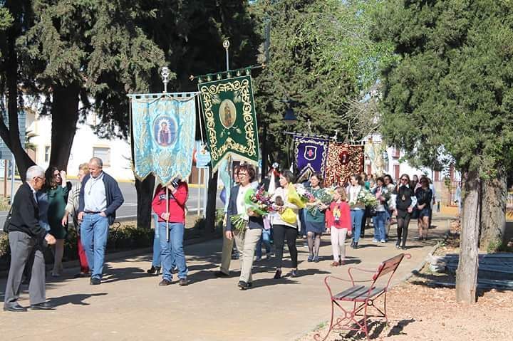 AM_LosRemedios's tweet photo. El pasado Sábado día 1 de Abril acompañamos a todas las Hermandades de nuestro pueblo hacia la ermita de la Virgen… https://t.co/paZ07FQVaG https://t.co/yGTu2aYbMS