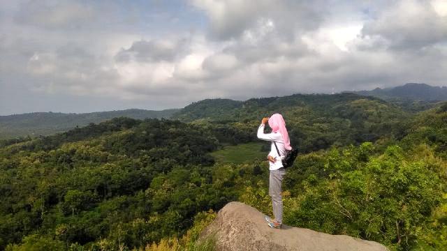 SerdiyahM's tweet photo. Liburan saat dirumah main ke #jawatimur
#airterjun
#pantaibom
#sowan https://t.co/6P5XzER39n