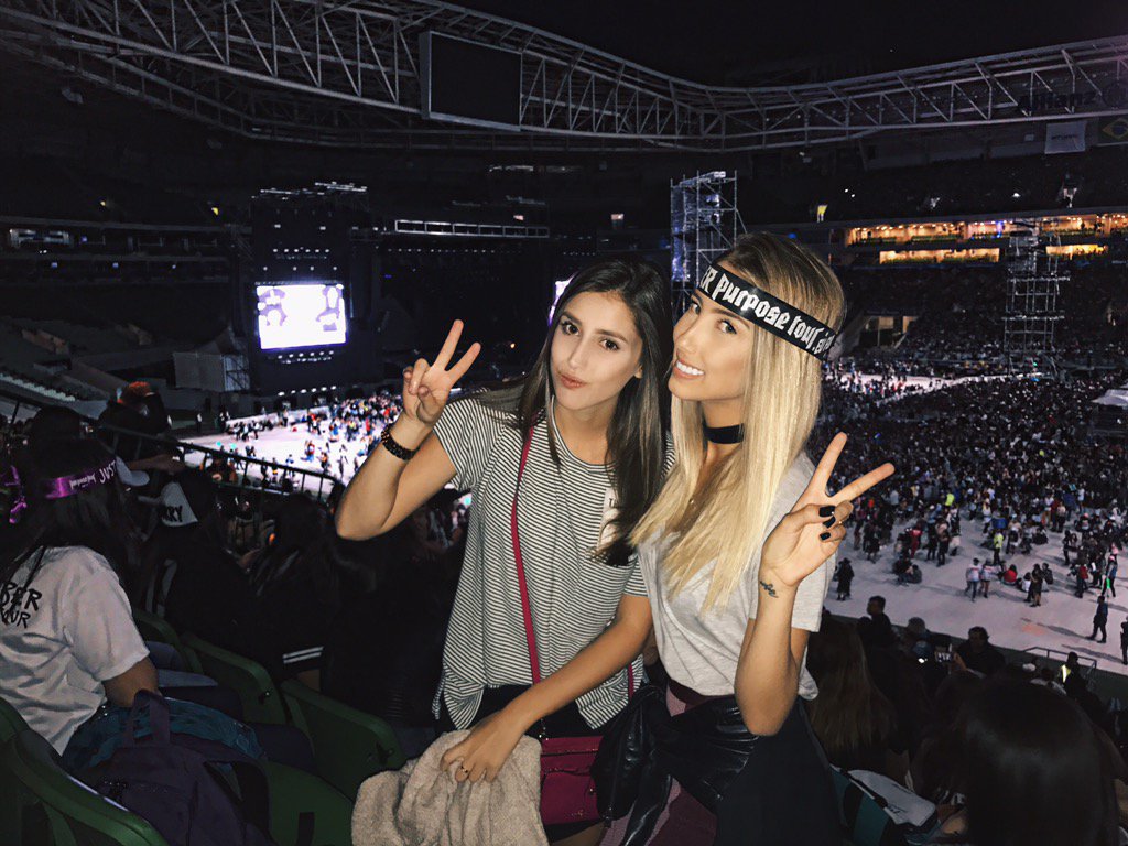 aalyssagp's tweet photo. Purpose World Tour 2017 💜 @justinbieber https://t.co/dnuE6TKyds