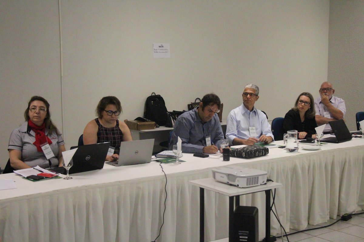 empreendercacb's tweet photo. Coordenadores do Empreender reunidos em Brasília analisam os resultados desta etapa nos estados de BS, MT, MG, PE e RS. #programaempreender https://t.co/PFmR0ziV11