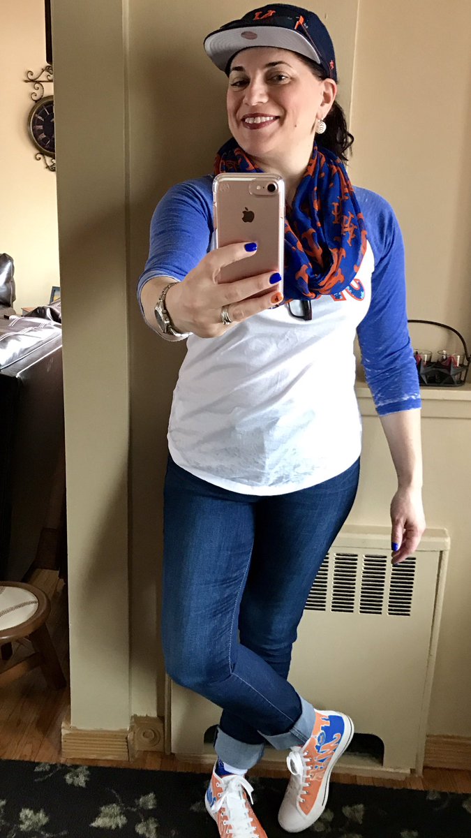 metsgirl29's tweet photo. @Mets @The7Line #capson #kickson @NewEraCap #LGM #OpeningDay https://t.co/cuJX2wOn0h