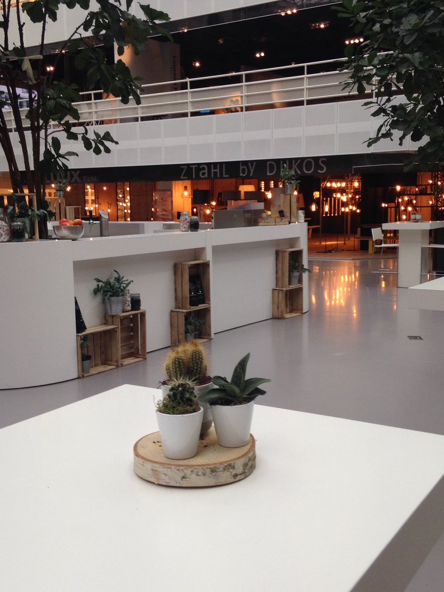EventContent's tweet photo. Waardevolle ochtend van @zep030 met gave rondleiding van @CateringLokaal door @DeWoonindustrie + presentatie XYMS over online marketing. https://t.co/N4TCcKYKDI