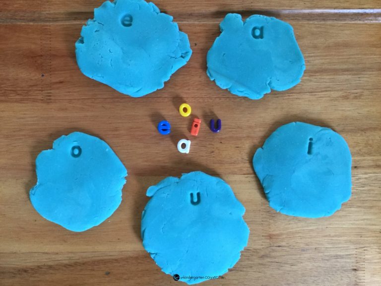 kdgconnection's tweet photo. Use these playdough clouds and beads to imprint and sort vowels! #lettersorting #vowels #learntoread https://t.co/EYoNUXmXgd https://t.co/m4n9IchJSC