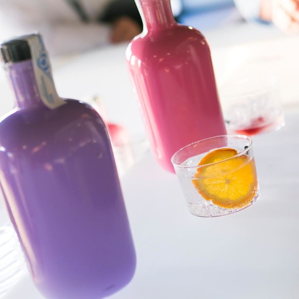 No es necesario enseñar que marca es.