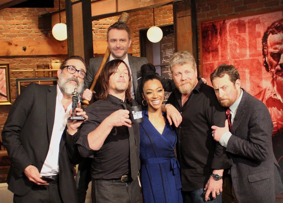 TWDSupportGroup's tweet image. Happy Monday! 😊