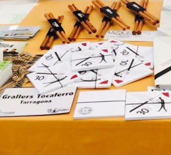 Projecte_PT's tweet photo. Ahir vam compartir espai al 24è dia del Graller de Vilafranca amb els companys de Grallers Tocaferro i el seu llibre disc dels 30 anys. https://t.co/QKamOybWaD