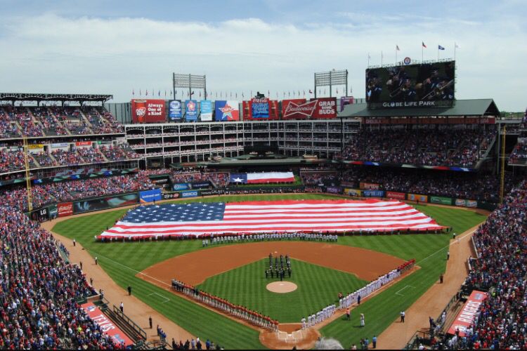 BasebaIlKing's tweet photo. Opening Day vibes 😍 https://t.co/ZJQ9lrIcxA