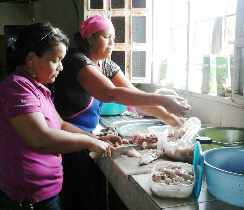 DaryRecibirVE's tweet photo. Un huerto comunitario y almuerzos para los niños de los programas de @meals4hope Apoya ˃ https://t.co/o0AQAqqhIU @Retoconcausa| Hasta 06Abr https://t.co/zyPy2fsvZm