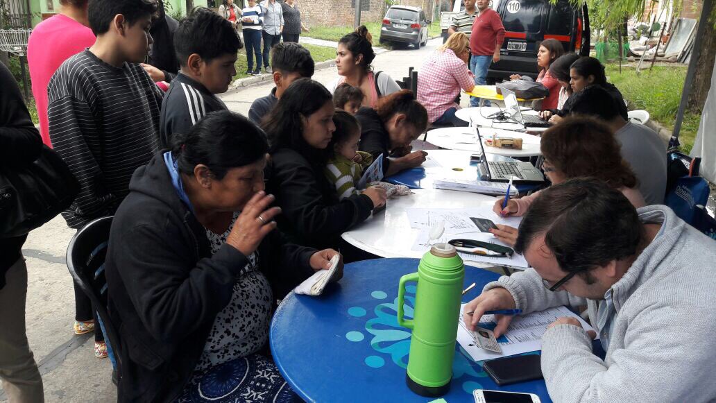 AgusCiarletta's tweet photo. #AHORA en el Barrio #SanRafael : DNI, PAMI, ANSES, Monotributo  @MDSNacion https://t.co/fjKq3syP4j