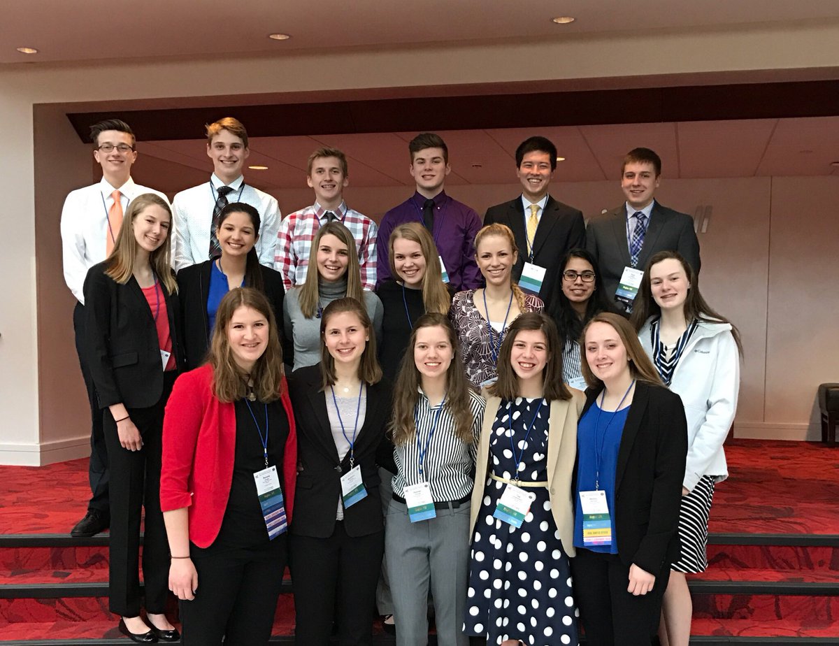 PirateFBLA's tweet photo. Dressed for success and ready to represent at #wifbla state conference. https://t.co/Iz7O5H3pTh
