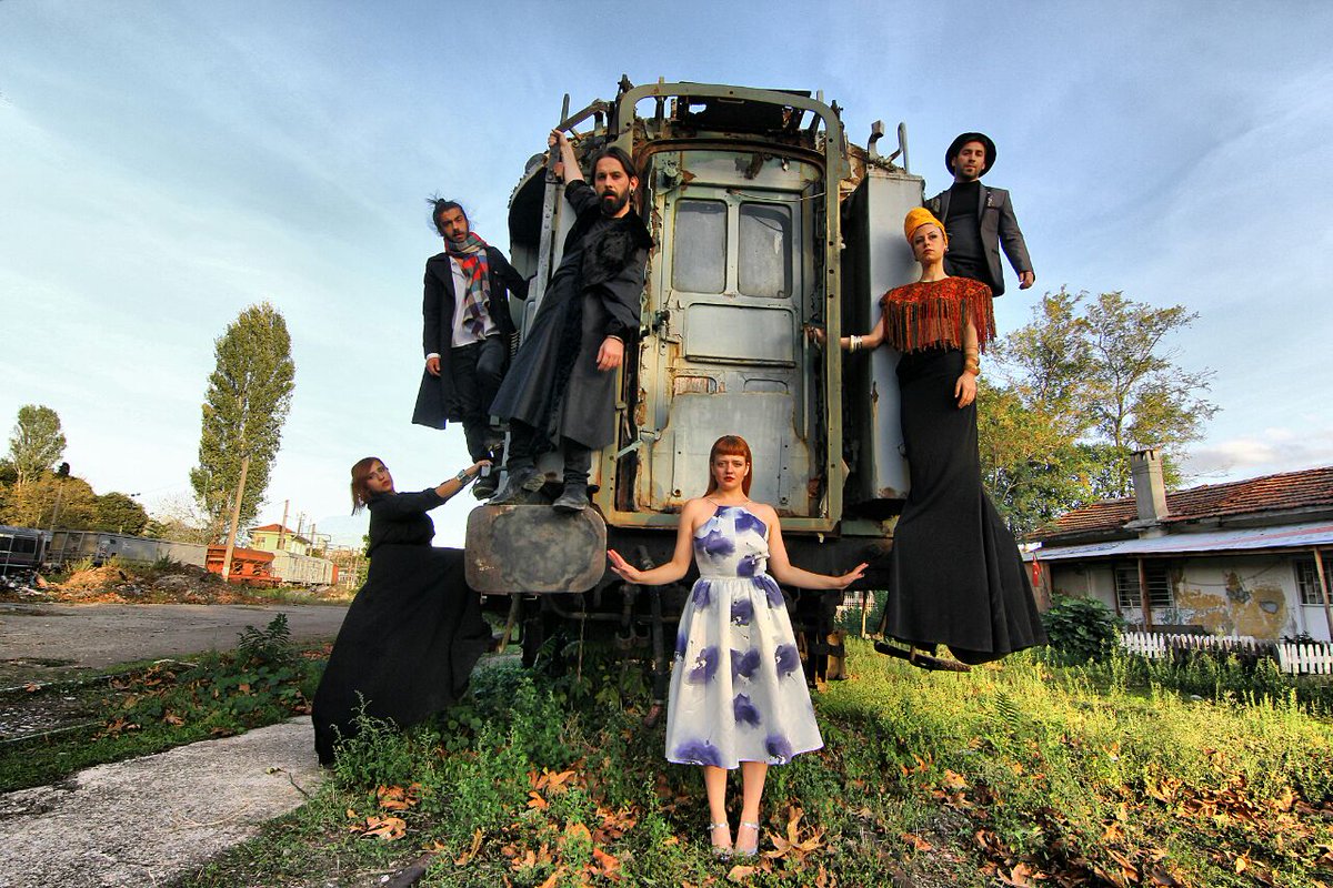 " NİSAN'DA SADECE 2 OYUN "

Kenardakiler 6 Nisan Perşembe 20:30'da TOY İstanbul'da.

Biletler: biletiva.com/seats/T.O.Y_IS…

#ohlala