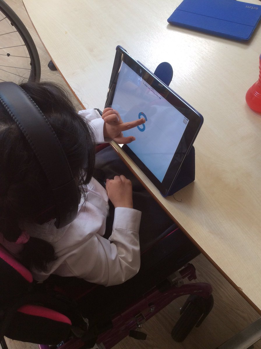 wilsonstfeed's tweet photo. #wschurchill enjoying playing phonics games on the iPad! #wsliteracy #wscomputing https://t.co/IdcOugw5gL