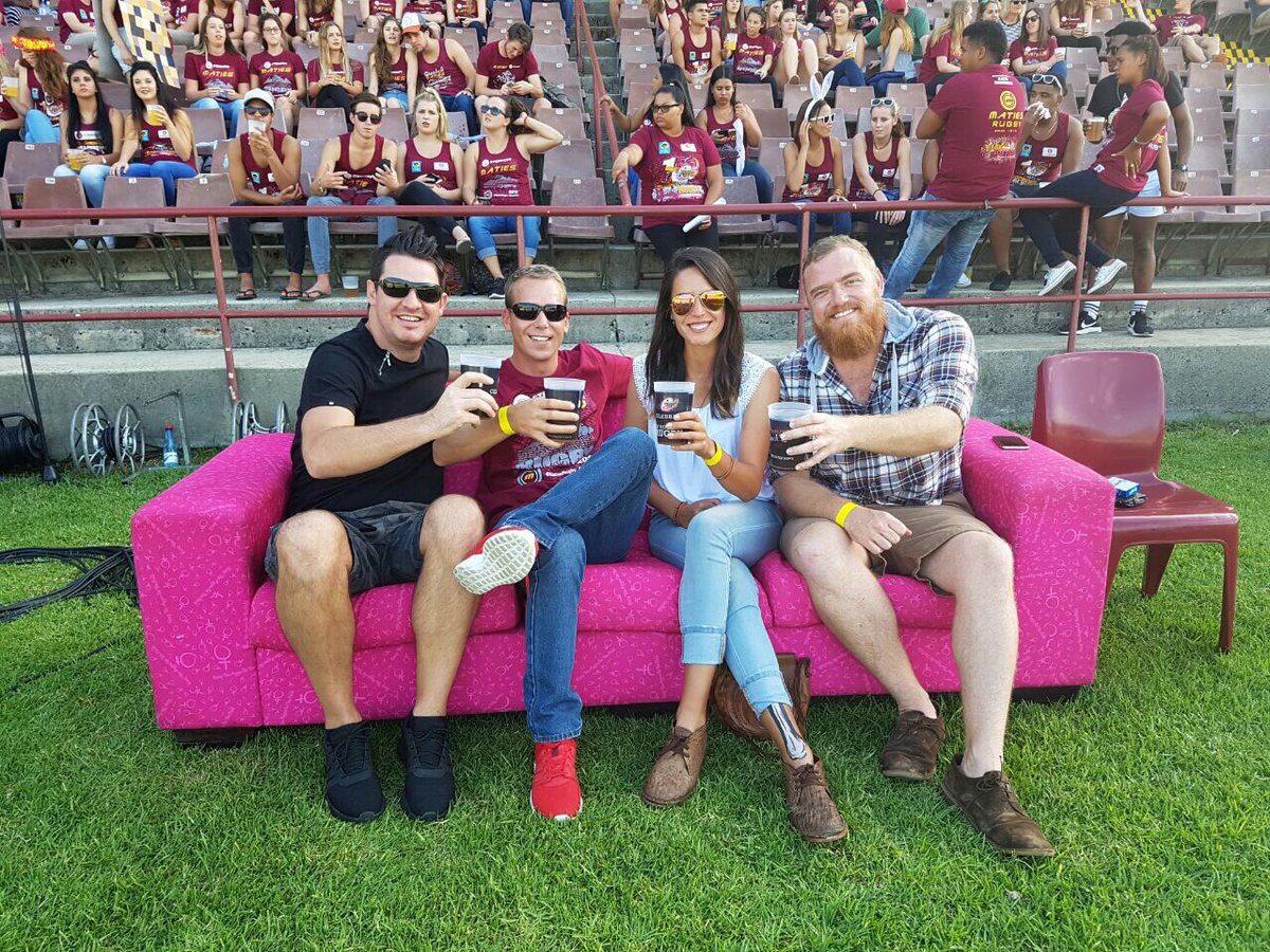 HermanMusiek's tweet photo. @MatiesRugby @varsitycup #GoMaties #VasityCup #SemiFINAL #mfm #PinkCouch Dis 'n goeie Maandag!! https://t.co/kGL4t8KQJo