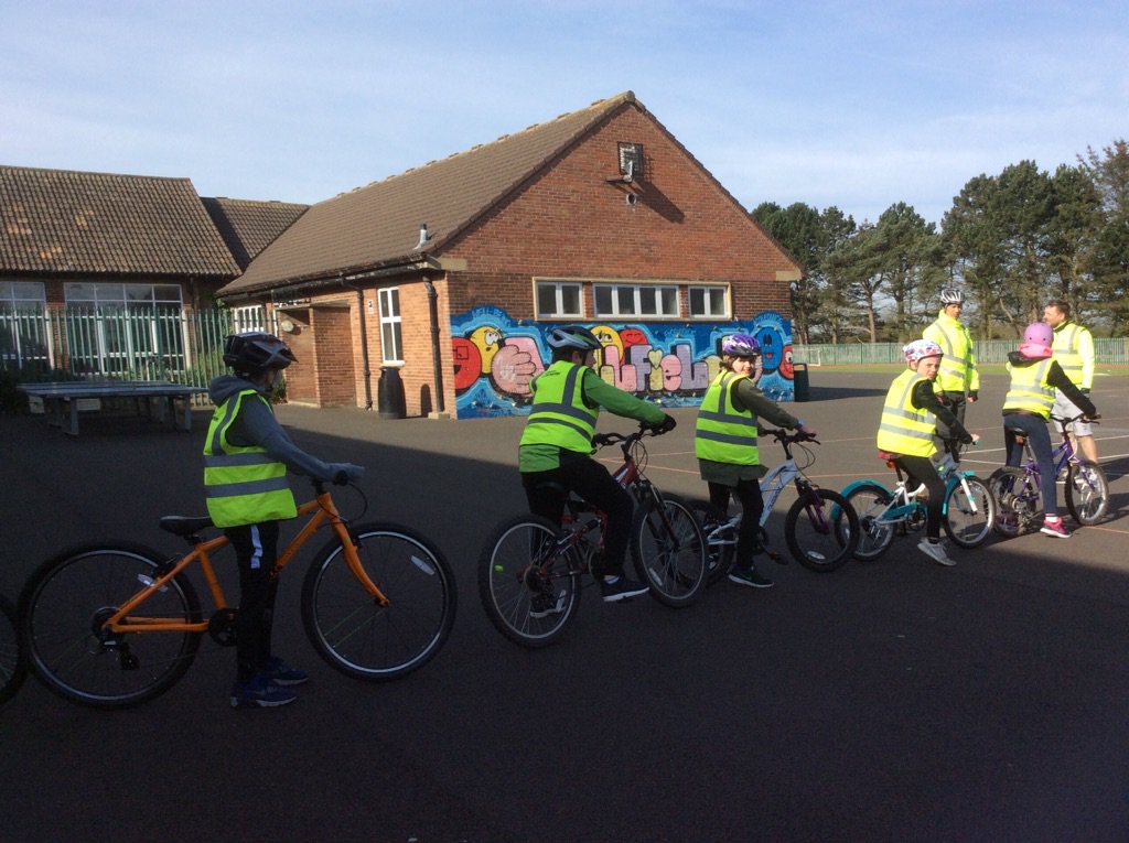 WellfieldMiddle's tweet photo. Fantastic weather for cycling @SportNT #BikeabilityLevel2 #WMSActive #SafetyFirst https://t.co/PCCeDUuh4t