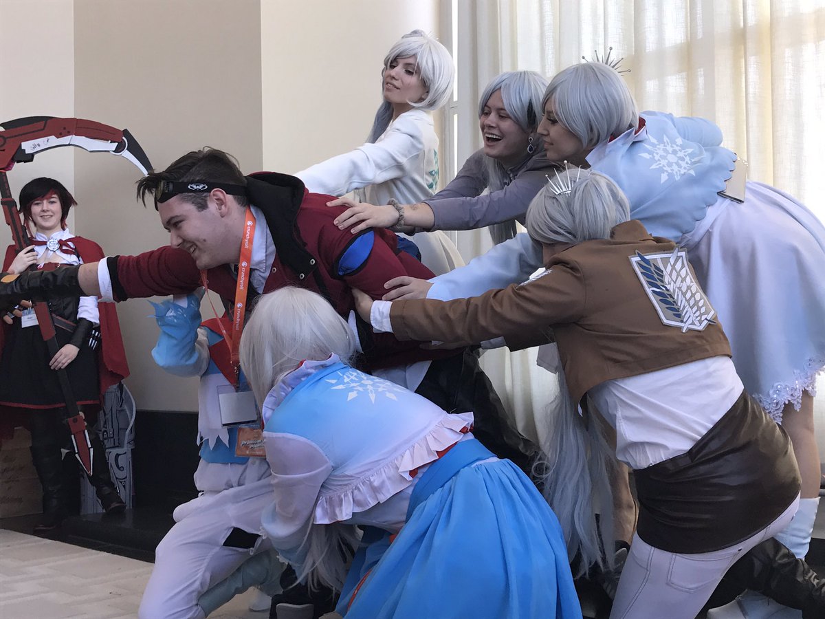 asorisaur's tweet photo. #AnimeBoston2017 #RWBY photoshoot day 3 #weiss #neptune #sun #seamonkies #RubyRose #cosplay https://t.co/lvXHnpROQZ