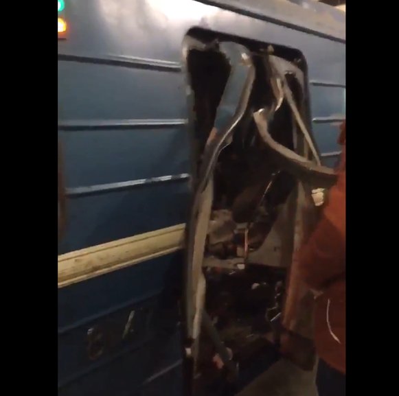 lasillarota's tweet photo. #VideoLSR Explosión en el metro de San Petersburgo https://t.co/LTlOn5qnfV https://t.co/Lt4CHfwh6O