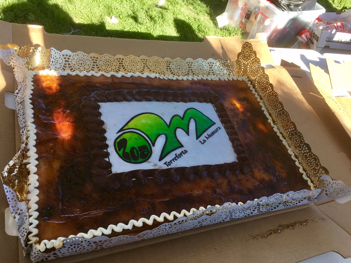 la_marxa's tweet photo. #20marxa Ahir celebràvem aquesta 20a edició amb pastís i cava. Com tot bon aniversari !!! https://t.co/4BV97ZmoOG