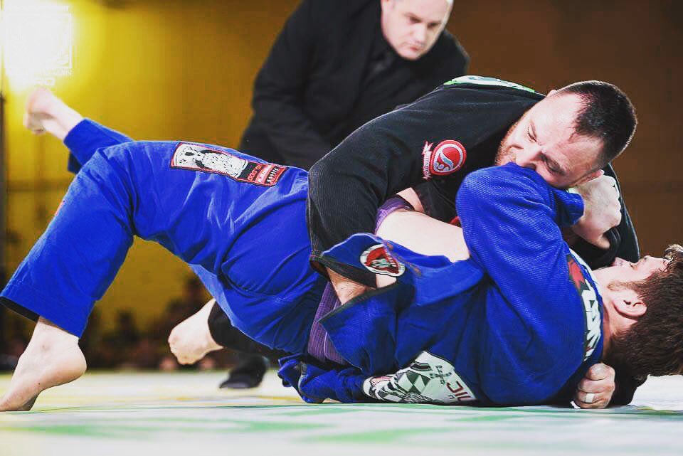RFPope24's tweet photo. Pass the guard! #shoyoroll #fight2winPro https://t.co/AIe9YtfzBv