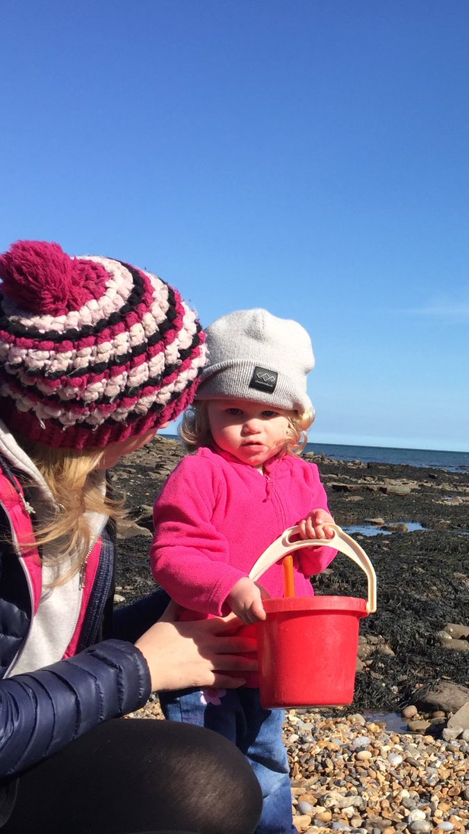 mtbamelia's tweet photo. #beach #family #rock pooling https://t.co/U0e46gJYxL