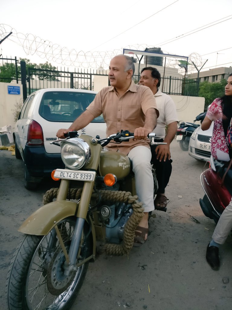 FromBhaskar's tweet photo. Some scintillating visuals from Laxmi Nagar Vidhan Sabha

Great support

In the pictures : Dy. CM @Minister_Edu  @msisodia &amp; @NitinTyagiAAP! https://t.co/TmDEZ1cHnW