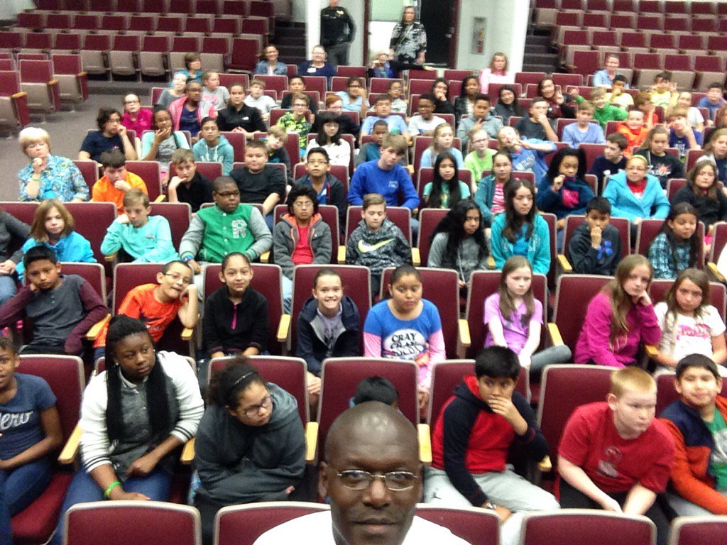 SMSSpell's tweet photo. Rock Ridge 5th graders! #gettingreadyforTheField #letsgoRR! #WeAre...Wildcats! https://t.co/wrQqt8oXEV
