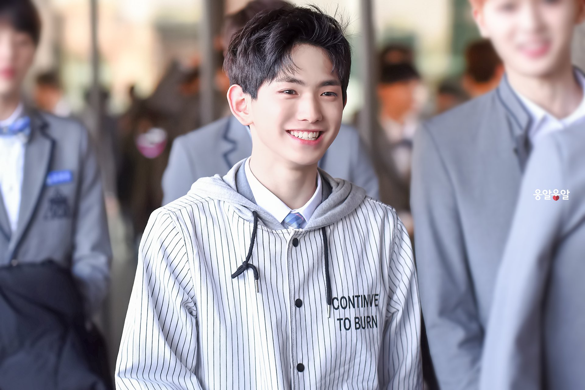 C8fycFKUAAAgD0n.jpg:large