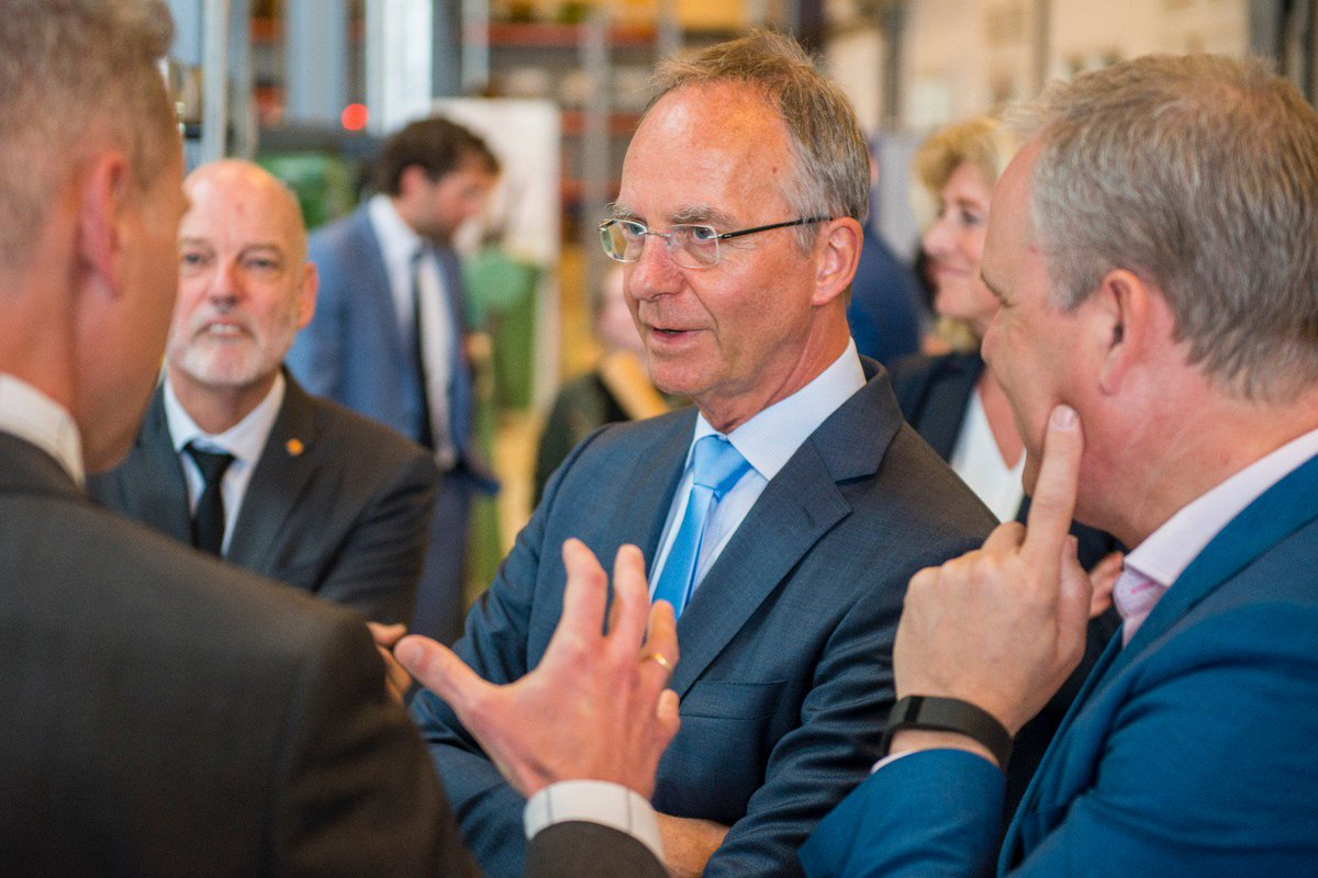 'TIMA en NETICS zijn parels van maritieme innovaties'. Minister Kamp bezocht ze vandaag in de #Drechtsteden.
