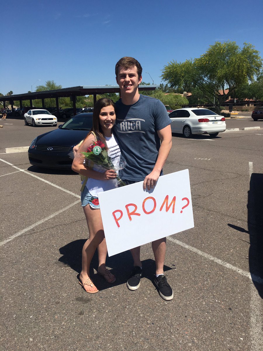 chlochlobuttr's tweet photo. can't wait to have some fun at prom 😛💃🏼🌹 https://t.co/yVRdpqU8Ht