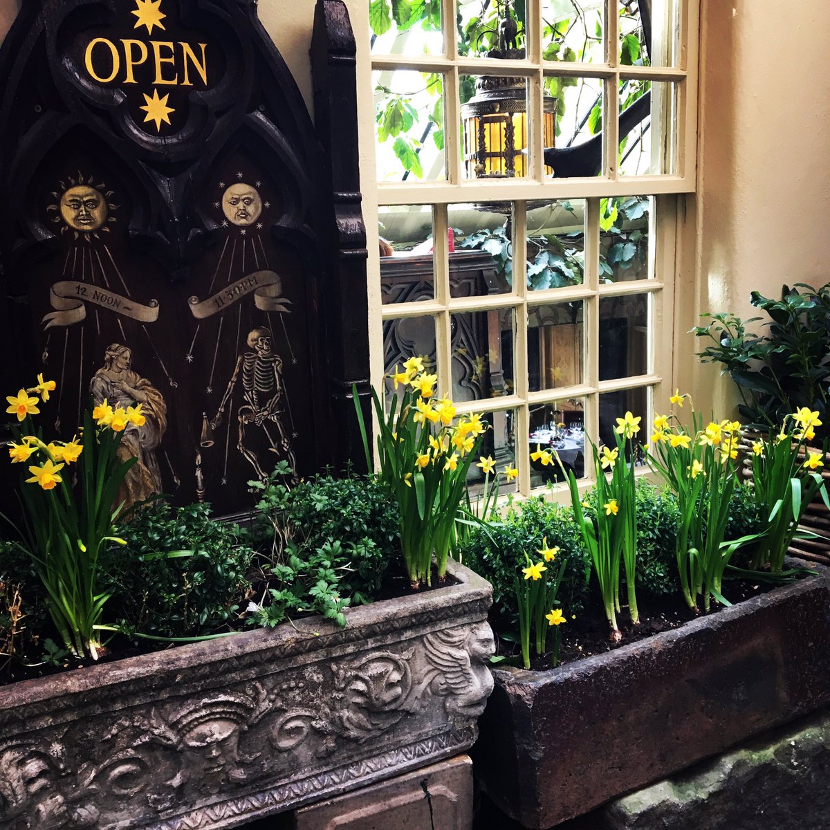 TheWitcheryEdin's tweet photo. Spring time at the Witchery #springinedinburgh #witcherymagic https://t.co/5Y9xyC3IIK