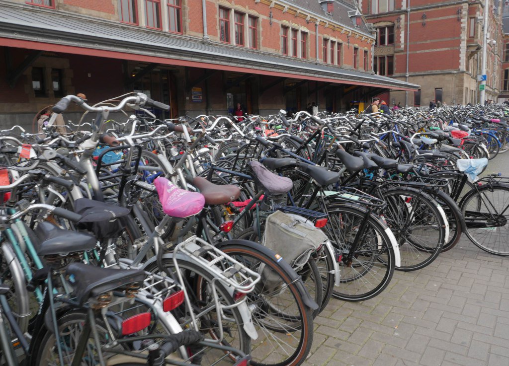 AliceJaySaroni's tweet photo. Street Style: Amsterdam https://t.co/nzlb5n4rcH https://t.co/iedbDp3Z2V