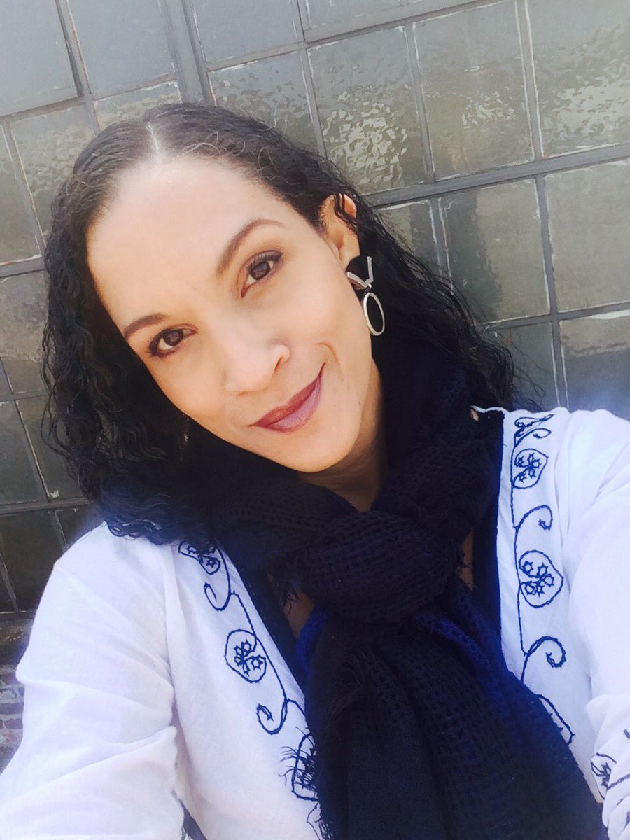 DianaraGold's tweet photo. More rustic backdrops, on set of #dervertrag #setlife #artistlife #thedevushka👸🏽 #goddess #actresssingersongwriter https://t.co/GDzAtLVddo