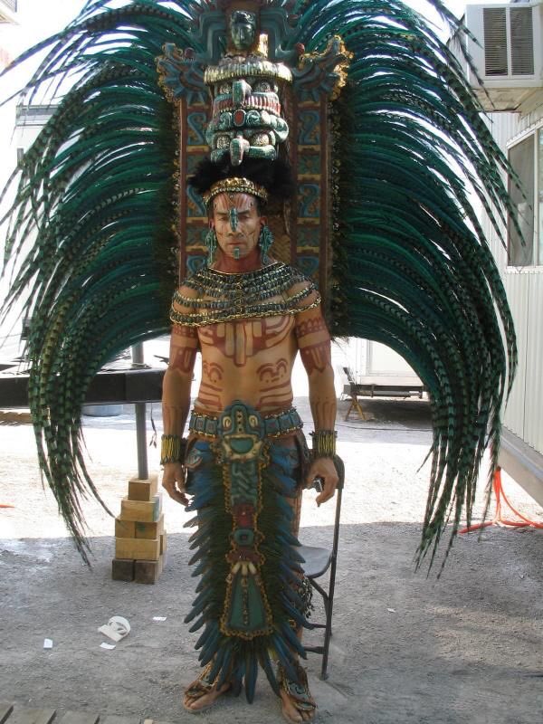 Me pregunto, acaso los señores mayas del clásico vestían así? Recreación de  un kuul ajaw de la película Apocalipto d... | Tlatoani_Cuauhtemoc |  Scoopnest
