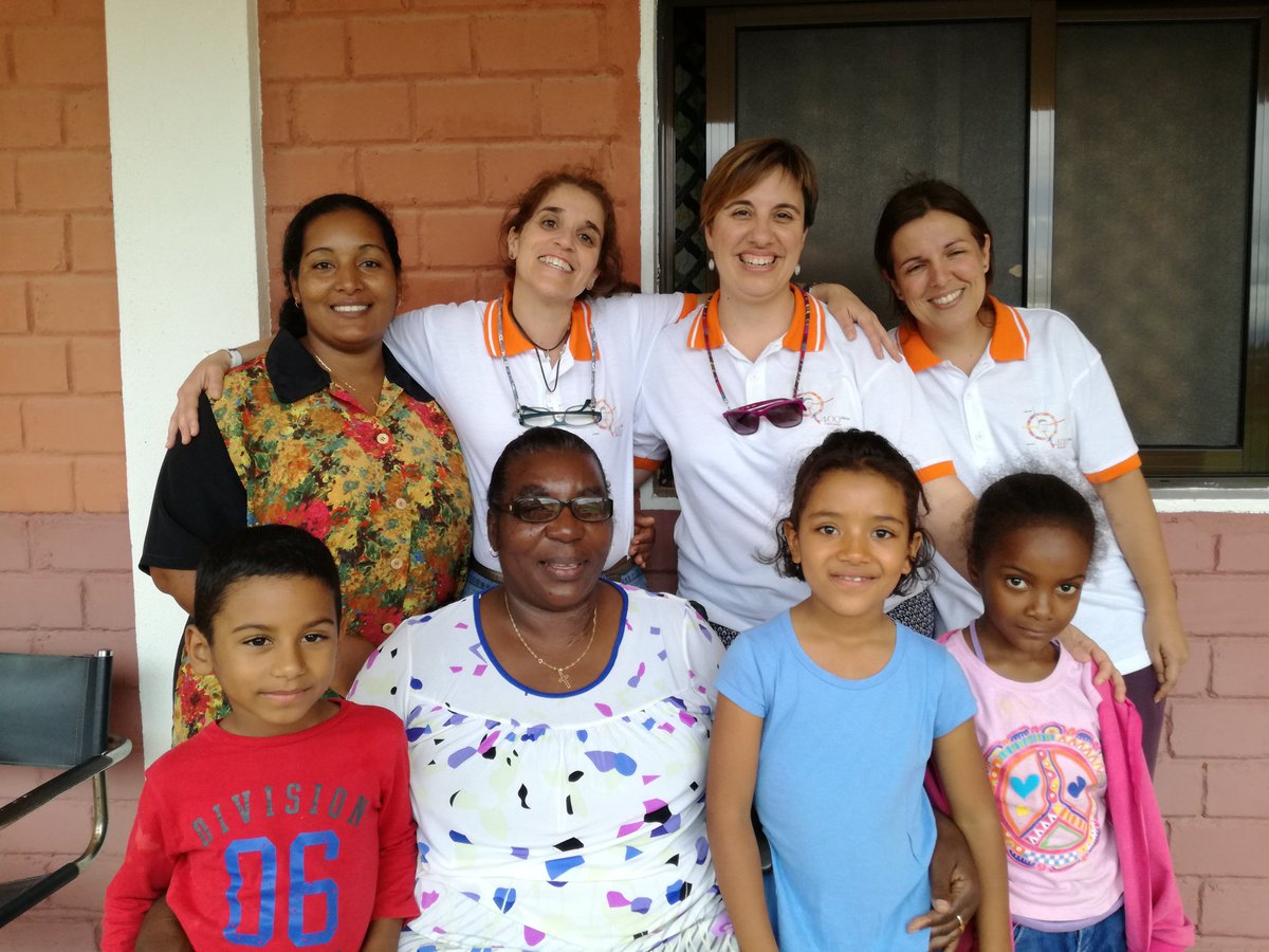 yelimarsol's tweet photo. Celebración de la paz. Un día mágico. Emociones fuertes. Abrazos gigantes. Os sentimos. Os queremos Cev_Angola https://t.co/lkCMB61UzH