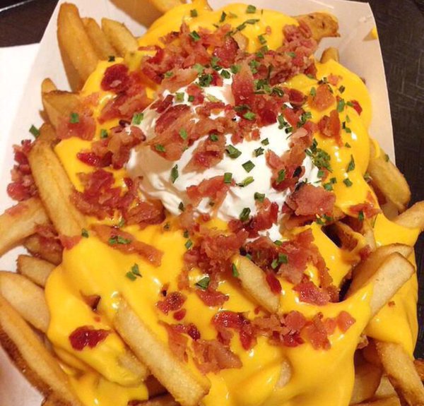 ItsFoodPics's tweet photo. Bacon Cheese Fries 😍👅🍟 https://t.co/9WswsJqiCH